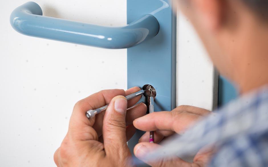 ouvrire une porte sans clé Le Bourget
